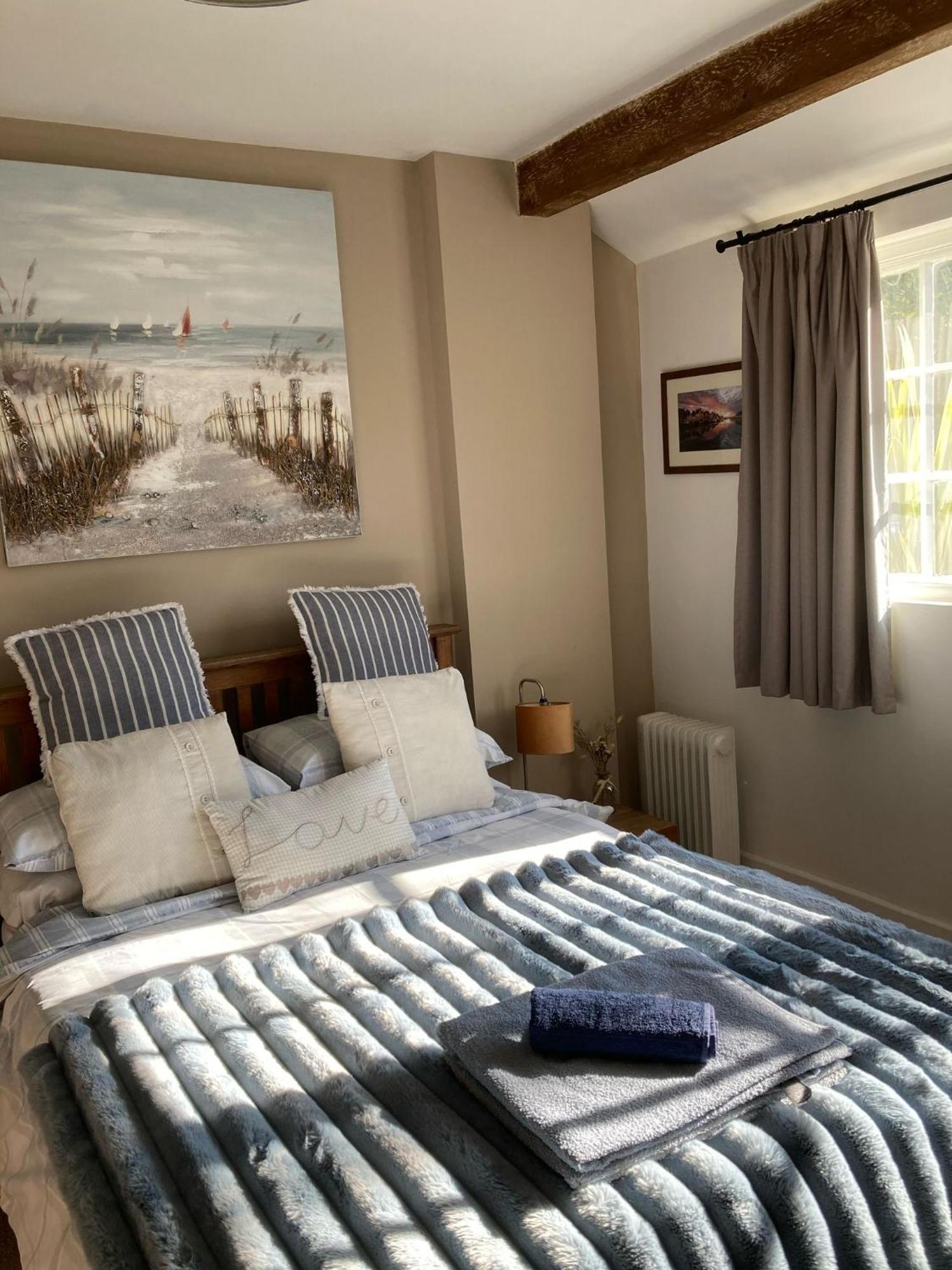 Guest Suite At 31 Little England Milborne Saint Andrew Dış mekan fotoğraf